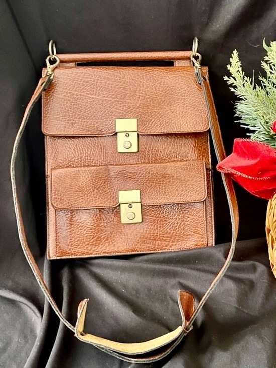 Vintage Leather Handbags - 70s Vintage Pebbled Leather Locking Mailbag Briefcase - Rare 6-Pocket Satchel